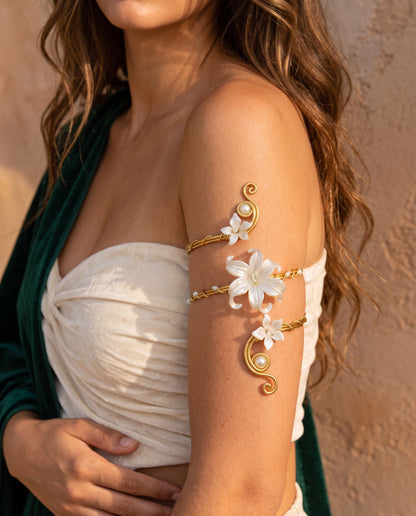 BRAZALETE NINFA™ · Brazalete de Brazo Flores de Perla · Accesorio Mujer Exclusivo